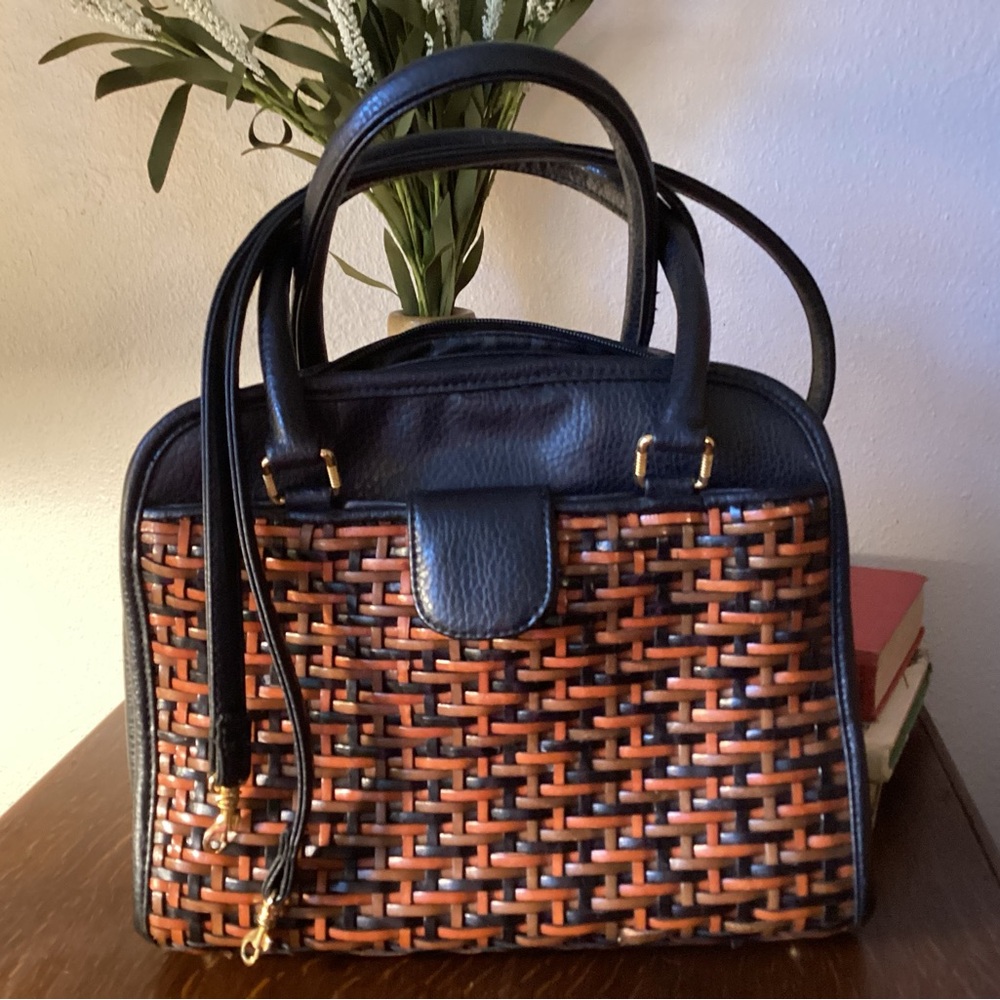 Pantera Leather Shoulder Bag